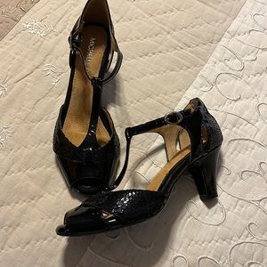 Cute T-Strap Patent Leather heels, with open toe~